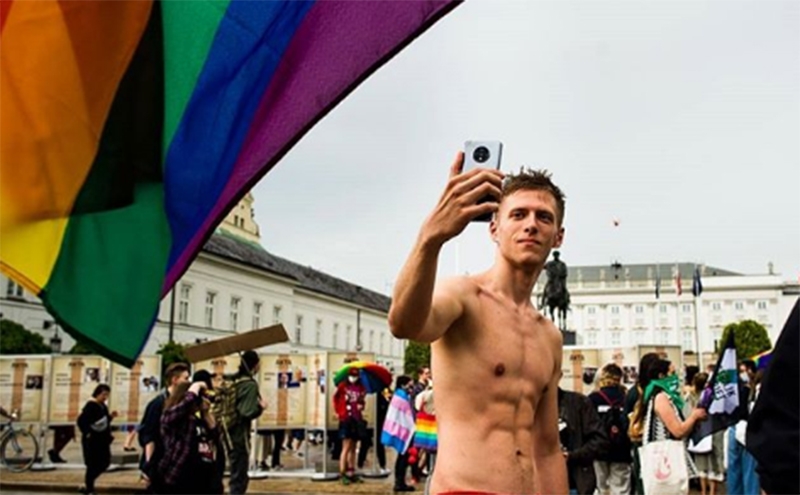  Conheça Linus Lewandowski, o campeão de natação que vem lutando contra a opressão LGBTQ+ na Polônia