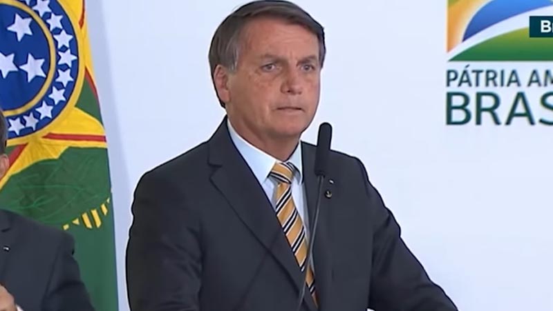 Jair Bolsonaro desdenha da Covid-19 com homofobia: “Brasil tem que deixar de ser um país de maricas”