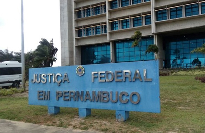  Justiça Federal de Pernambuco proíbe advogado de fazer postagens homofóbicas em redes sociais
