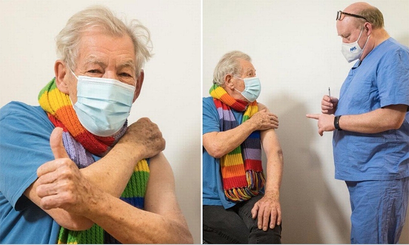  Com cachecol de arco-íris no pescoço, Ian McKellen é vacinado contra Covid-19: “Me sinto com muita sorte”