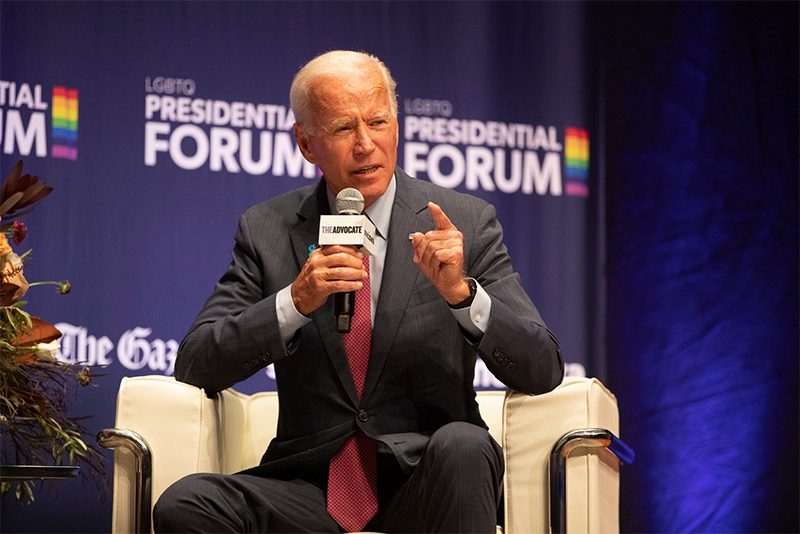  Joe Biden assina decreto executivo histórico em prol da população LGBTQ+ no seu primeiro dia de mandato