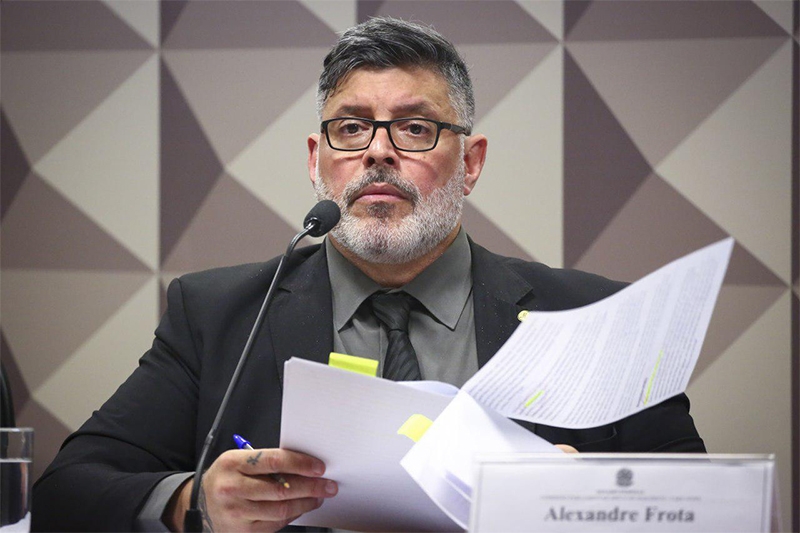  Alexandre Frota apresenta projeto para multar clubes por LGBTfobia e racismo em estádios e ginásios esportivos