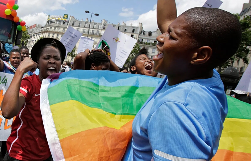  Homossexualidade deixa de ser crime em Angola; discriminação pode ser punida com prisão