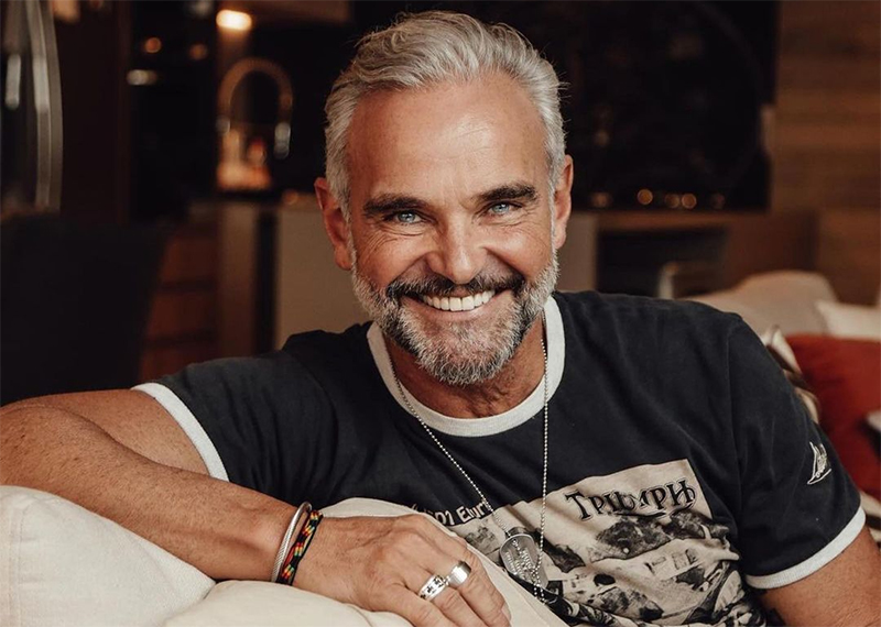 Mateus Carrieri abre o jogo sobre sua sexualidade: “Tive todas as experiências que eu poderia ter”