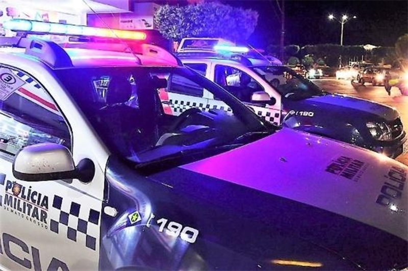 Homem assedia mulher lésbica no estacionamento de mercado mas acaba levando uma surra da vítima