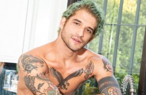 Tyler Posey desabafa sobre sua experiência no OnlyFans: “É realmente