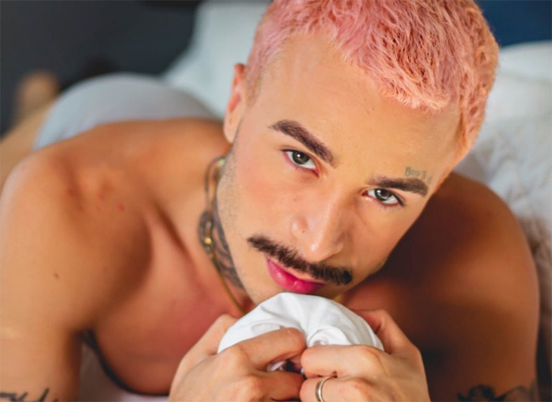 Produtora Irmãos Dotados afirma que ator foi demitido de salão de beleza de SP por fazer pornô gay