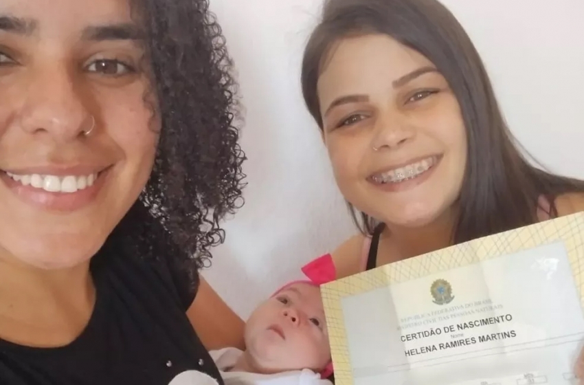  Casal de lésbicas consegue registrar filha em cartório após inseminação caseira