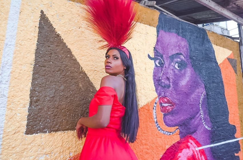  Leona Vingativa é homenageada com arte grafite no bairro onde cresceu: “Fez meu coração disparar”