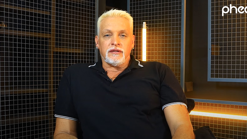 Ícones LGBTQ+: “Pensei muito em ser travesti, mas me resguardei por causa da família”, diz Carlos Sartori