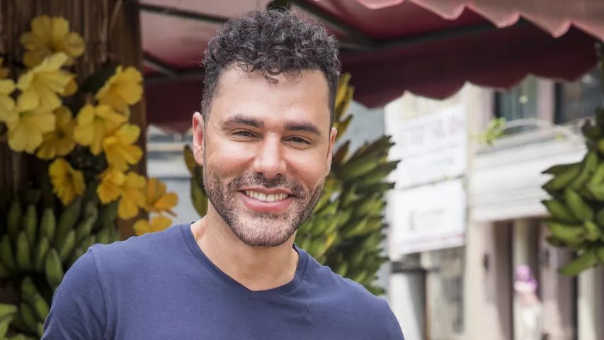 Humorista Rodrigo Sant’Anna é internado com covid-19 em hospital no Rio de Janeiro