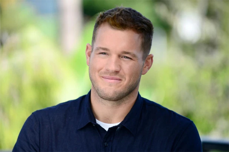 Colton Underwood revela que saiu do armário depois de ser chantageado por foto pelado em spa gay