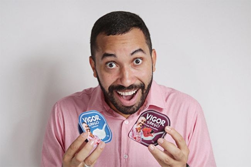  Após pedidos da internet, Gil do Vigor é agora o Gil da Vigor e estrela campanha para marca de iogurtes