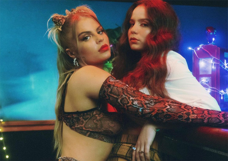 Luísa Sonza se assume bissexual após beijão em Carol Biazin em novo videoclipe: “Muita gente já sabia”