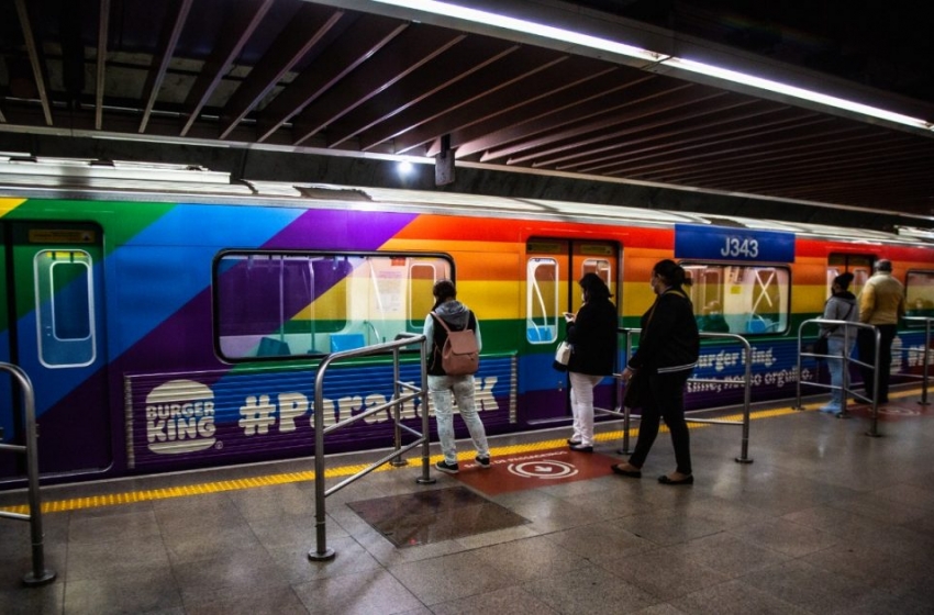  A Parada BK: Burger King pinta vagões do metrô de São Paulo nas cores do arco-íris