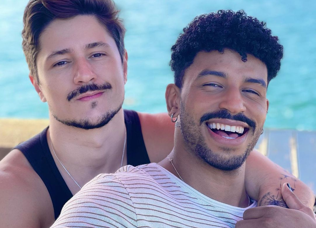 Escultor de areia é indiciado por homofobia após insultos a casal gay na orla de Copacabana