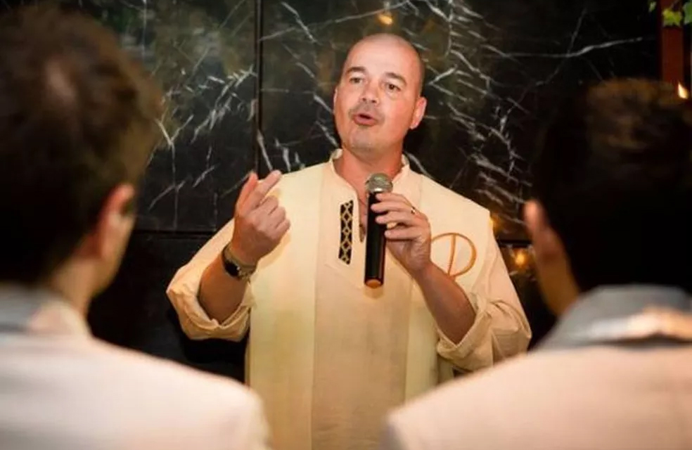 “Se Jesus vivesse hoje, seria uma mulher trans”, diz padre excomungado da igreja por defender união homoafetiva