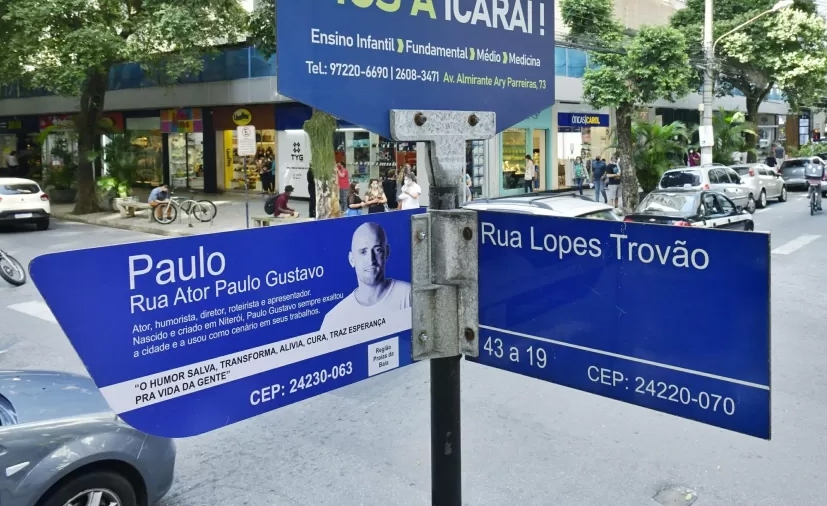  Lojistas de Niterói pedem retirada do nome de Paulo Gustavo de rua alegando que mudança gerará prejuízos