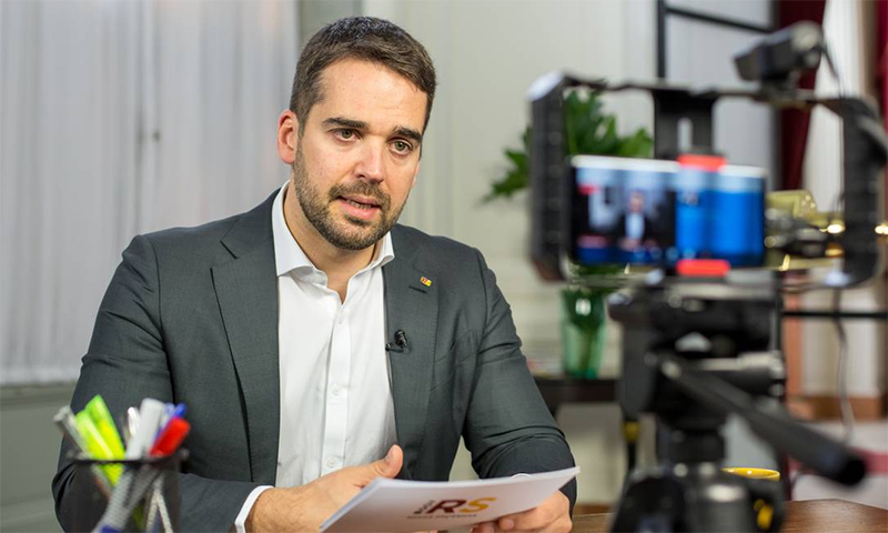 Eduardo Leite revela se arrepender de voto em Bolsonaro em 2018: “Foi um erro”