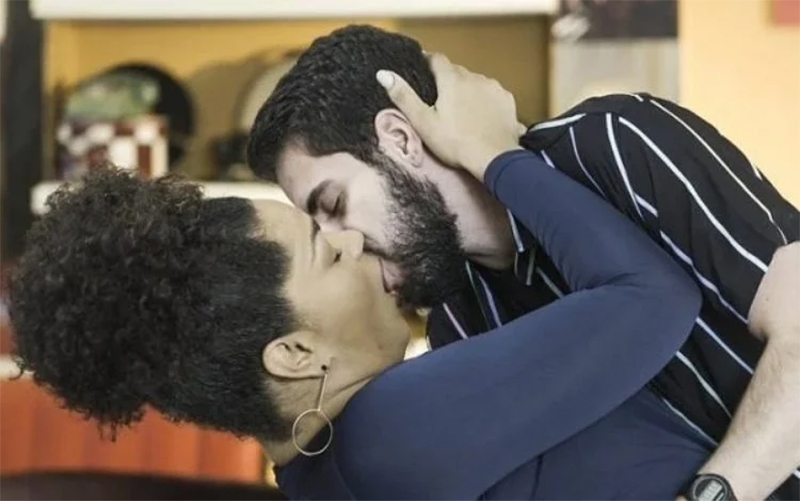  “Salve-se Quem Puder” tem primeiro beijo de homem trans e mulher cis na TV aberta