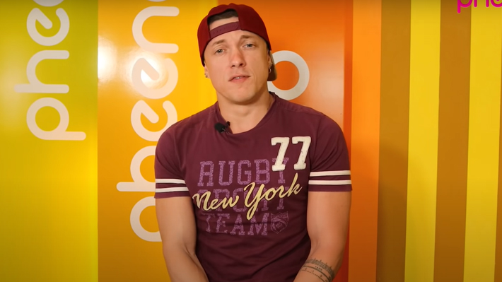 “Era reticente com atores ‘gay-for-pay’ até me tocar que sou ‘straight-for-pay’”, diz ator pornô Boy Lixo