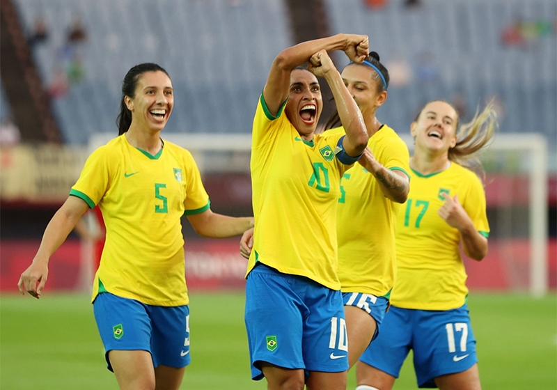  Marta brilha na estreia do Brasil nas Olimpíadas de Tóquio e dedica gol à noiva
