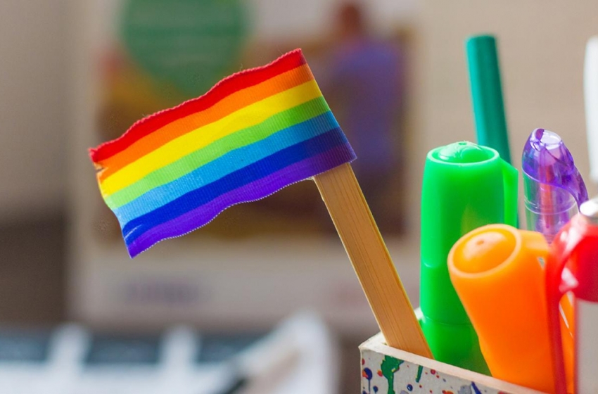  Levantamento aponta que apenas 26% das escolas brasileiras falam sobre LGBTfobia em sala de aula