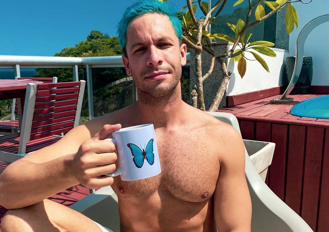 Rainer Cadete confessa ser “biscoiteiro” e diz receber nudes de fãs: “Podem mandar a vontade”