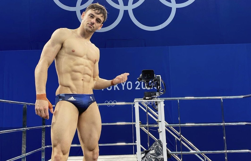 Tom Daley rebate comentários homofóbicos feitos por apresentadores da TV russa