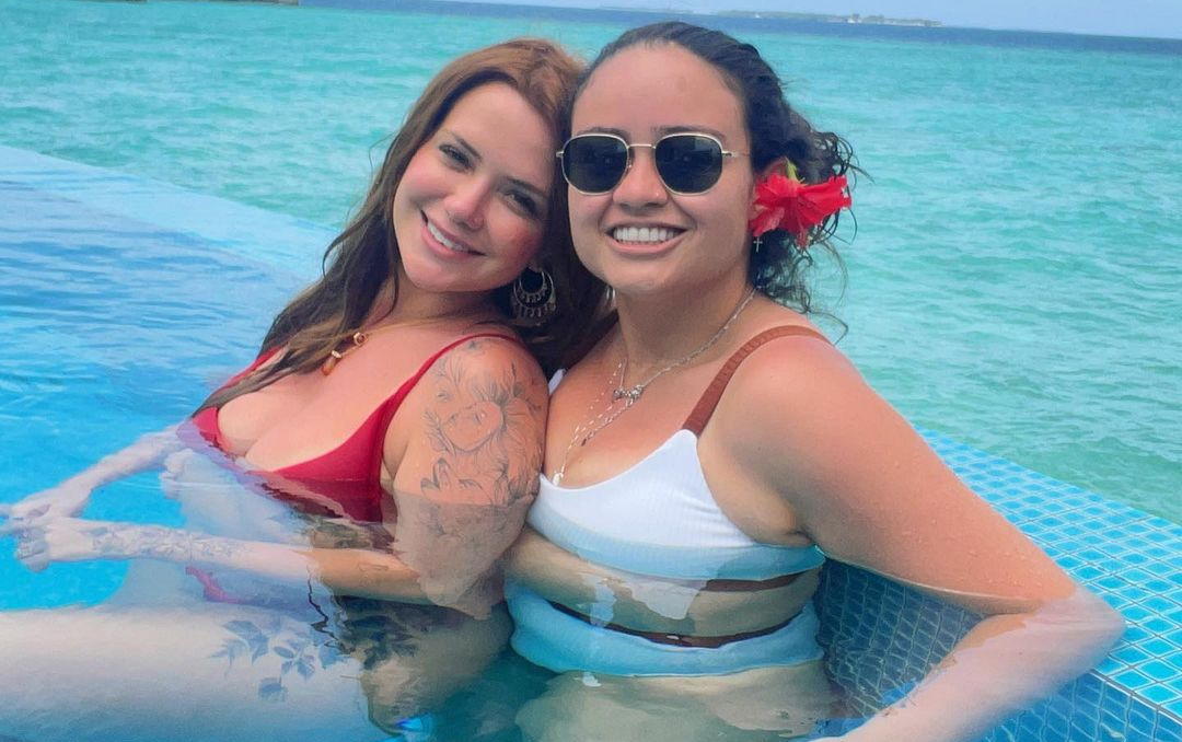 De férias com a namorada, ex-BBB Marcela Mc Gowan comenta homofobia e conservadorismo nas Maldivas