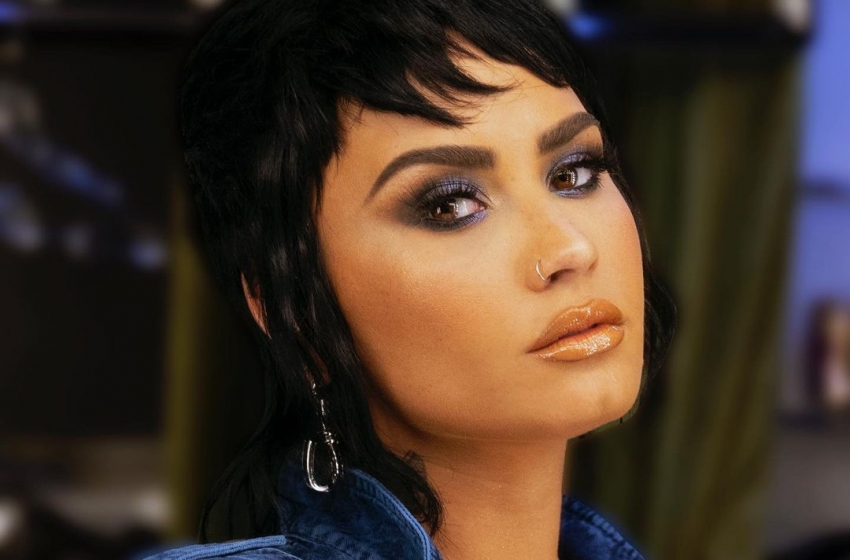  Demi Lovato afirma que, futuramente, pode não se identificar mais como não binária: “Jornada eterna”