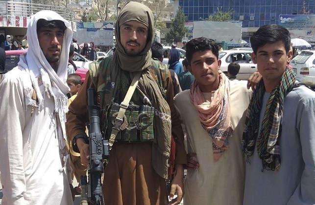  Jornalista revela segredo contraditório dos talibãs: “Prazer entre homens é prática comum entre eles”