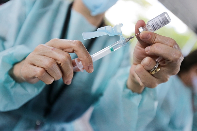  Pessoas HIV+ poderão tomar 3ª dose de vacina contra covid-19, diz Ministério da Saúde