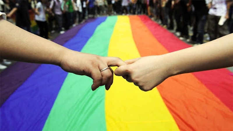  França analisa projeto de lei que considera “cura gay” como tortura