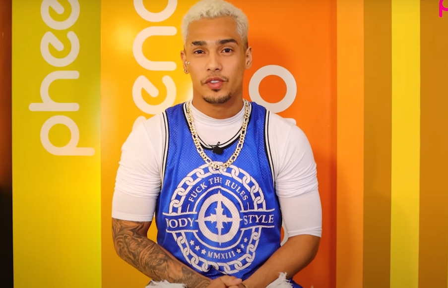 MC Ozis sofreu racismo ao parar de alisar cabelo: “Se afastaram quando deixei o cabelo cacheado”