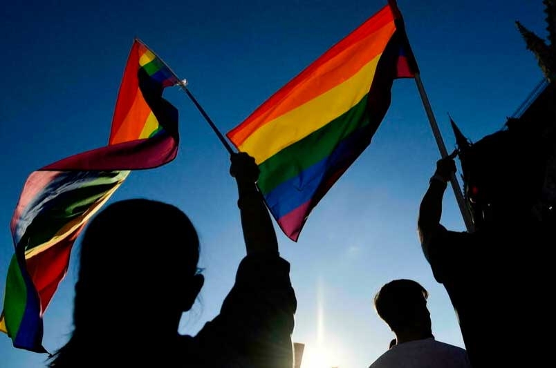  Deputados franceses aprovam projeto de lei que proíbe “terapia” conhecida como “cura gay”