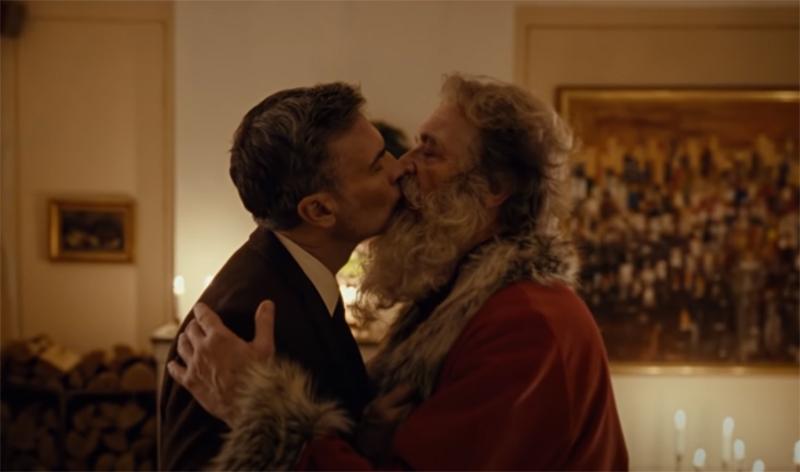  Campanha de Natal dos correios retrata Papai Noel em relacionamento gay; assista
