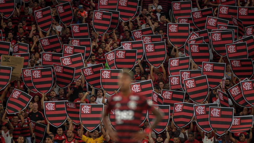 Flamengo é multado em R$ 50 mil por cantos homofóbicos de torcedores