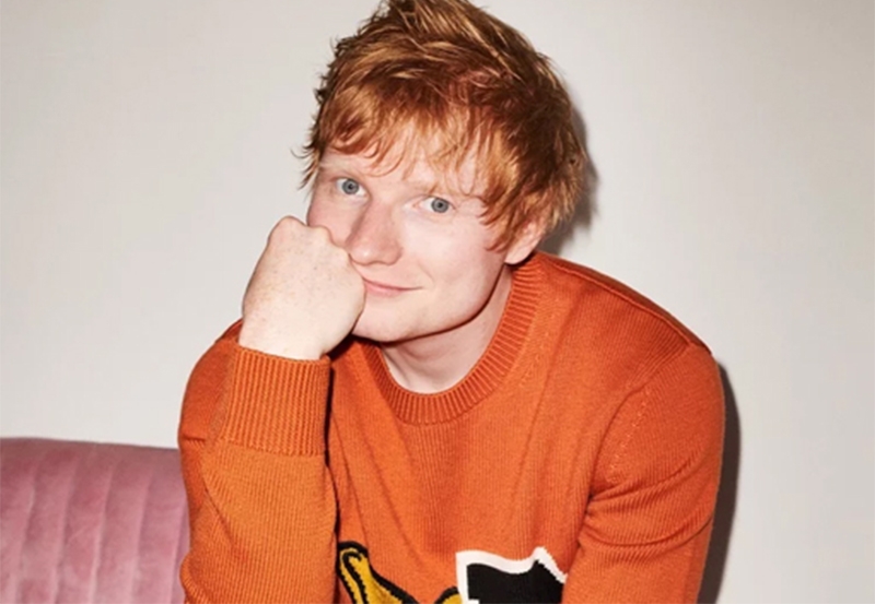  Ed Sheeran diz que evita usar mictórios pois sempre tentam dar uma “manjada”