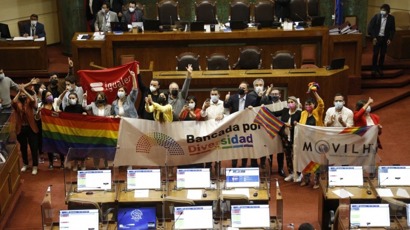  Em decisão histórica, Chile aprove casamento gay e adoção de filhos por casais homoafetivos