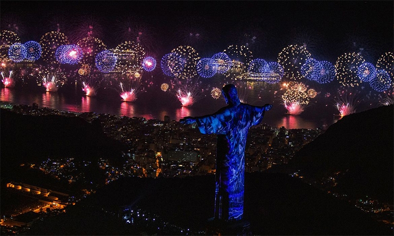  RJ: Com fogos confirmados, confira as melhores festas  LGBTQ+ para receber 2022 em Copacabana