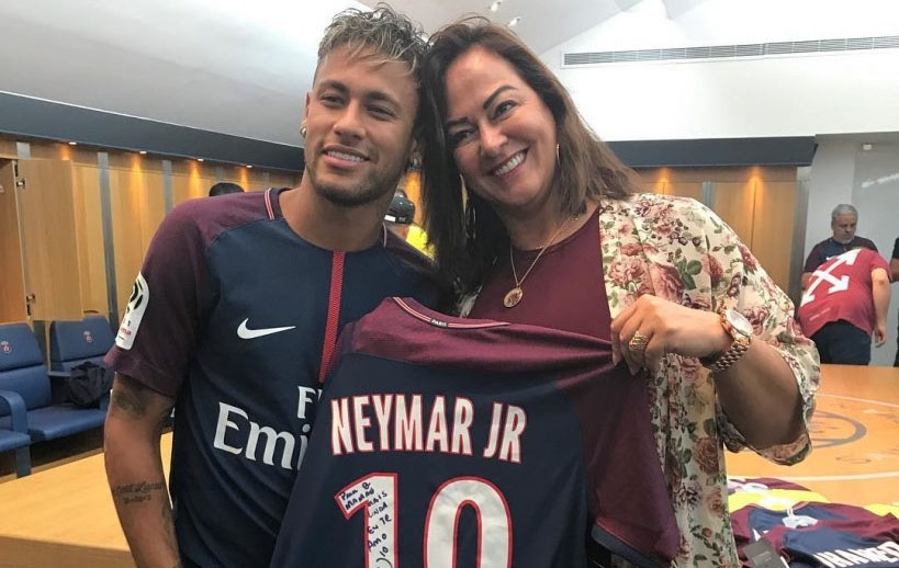  Mãe de Neymar depõe e defende filho contra acusações de homofobia
