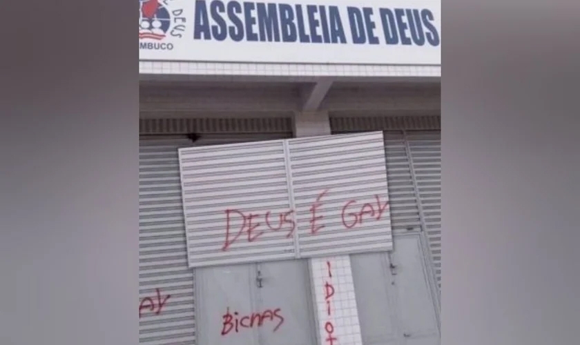  Fachada de igreja evangélica é pichada em Pernambuco: “Deus é gay”