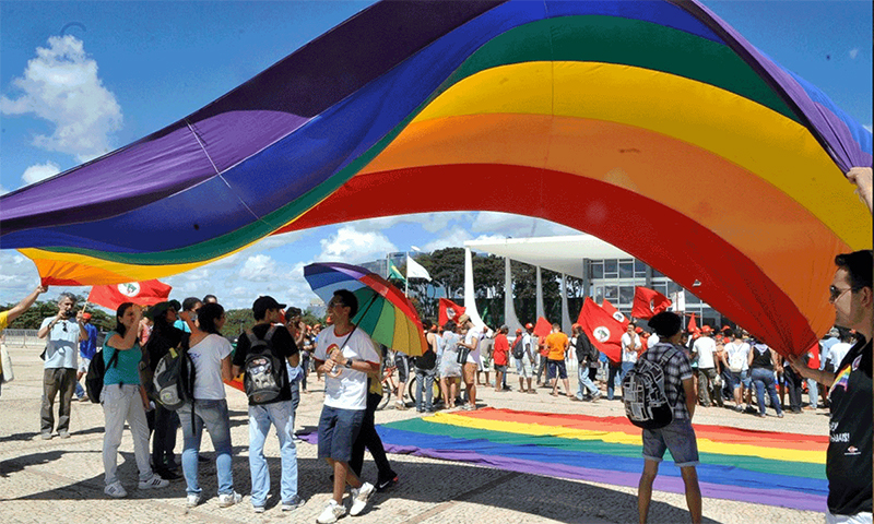 Casos de homicídio, estupro e racismo contra pessoas LGBTQIA+ avançam no país, revela anuário