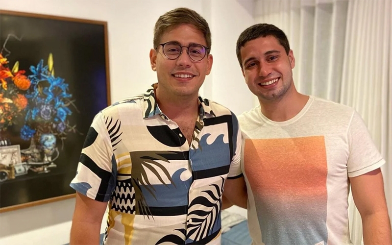  Repórteres da TV Globo, Erick Rianelli e Pedro Figueiredo anunciam casamento: “Ansiedade que não cabe no peito”