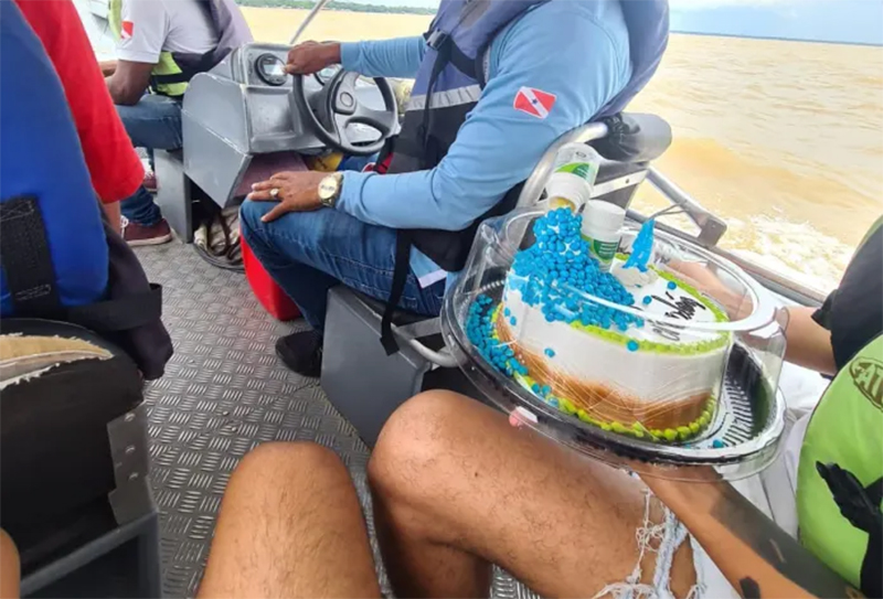 Bolo temático de PrEP, medicação de prevenção antes de uma exposição ao vírus do HIV, viraliza nas redes sociais