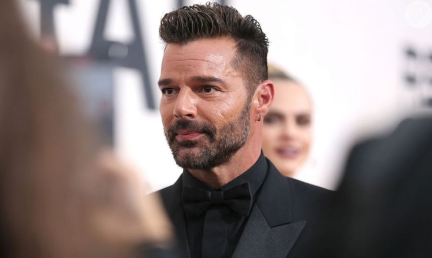  Ricky Martin é acusado de perseguir suposto amante e tem ordem de restrição aberta por violência doméstica