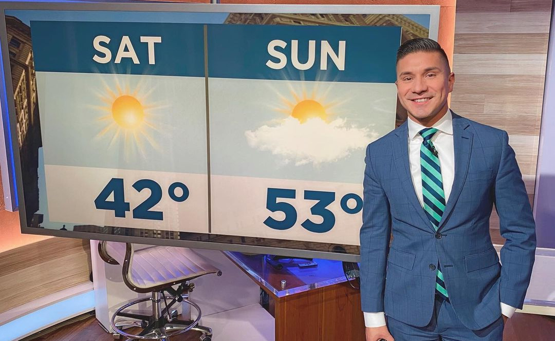 Meteorologista gay é demitido após se exibir pelado na webcam em site adulto