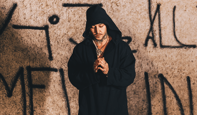 Kaique celebra seu corpo transmasculino através de novo single; ouça “Melzinho”