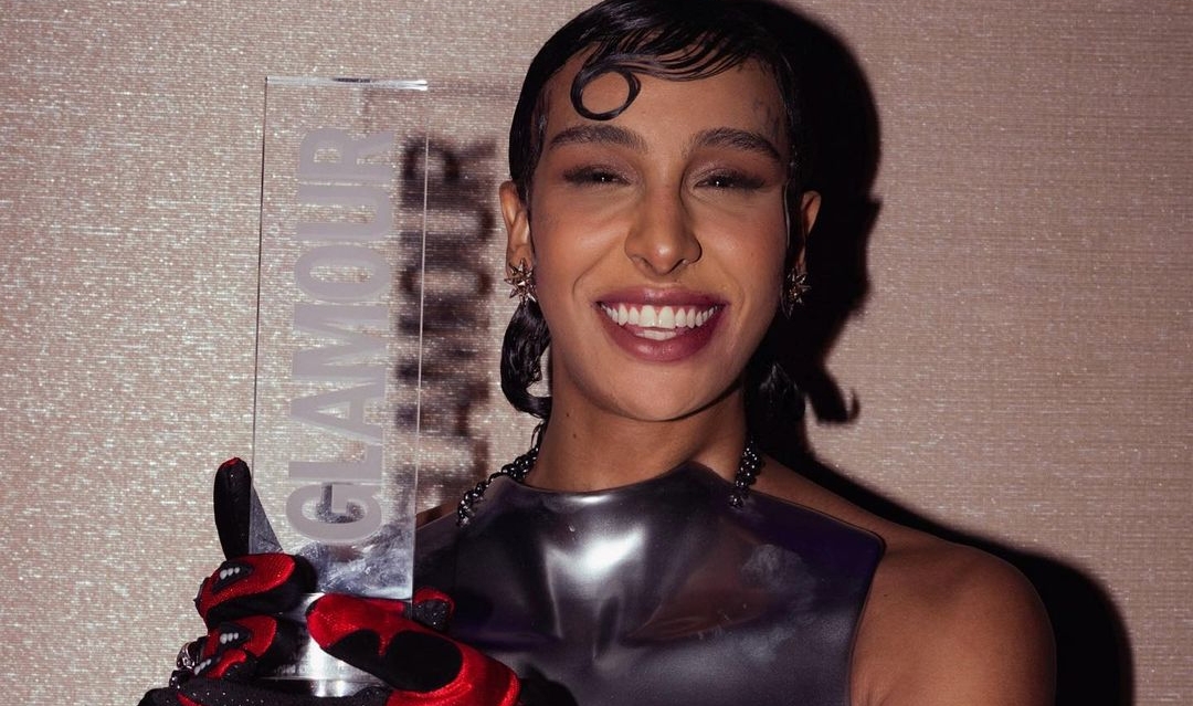 Linn da Quebrada recebe ataques transfóbicos após ganhar prêmio de Mulher do Ano: “Estou cansada”